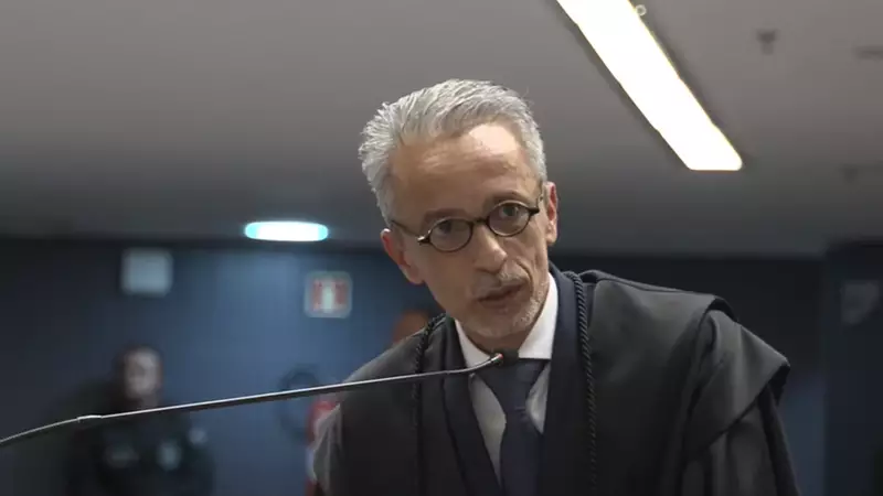 Advogado de Mauro Cid nega coação em delação durante julgamento no STF