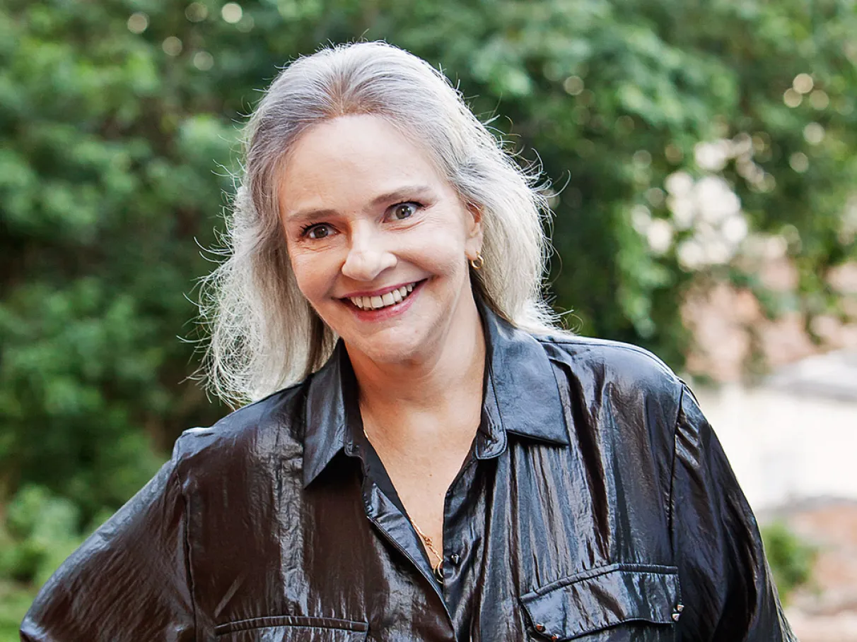 Do Aplauso ao Apelo: A Trajetória de Ângela Ro Ro, Ícone da Música Brasileira