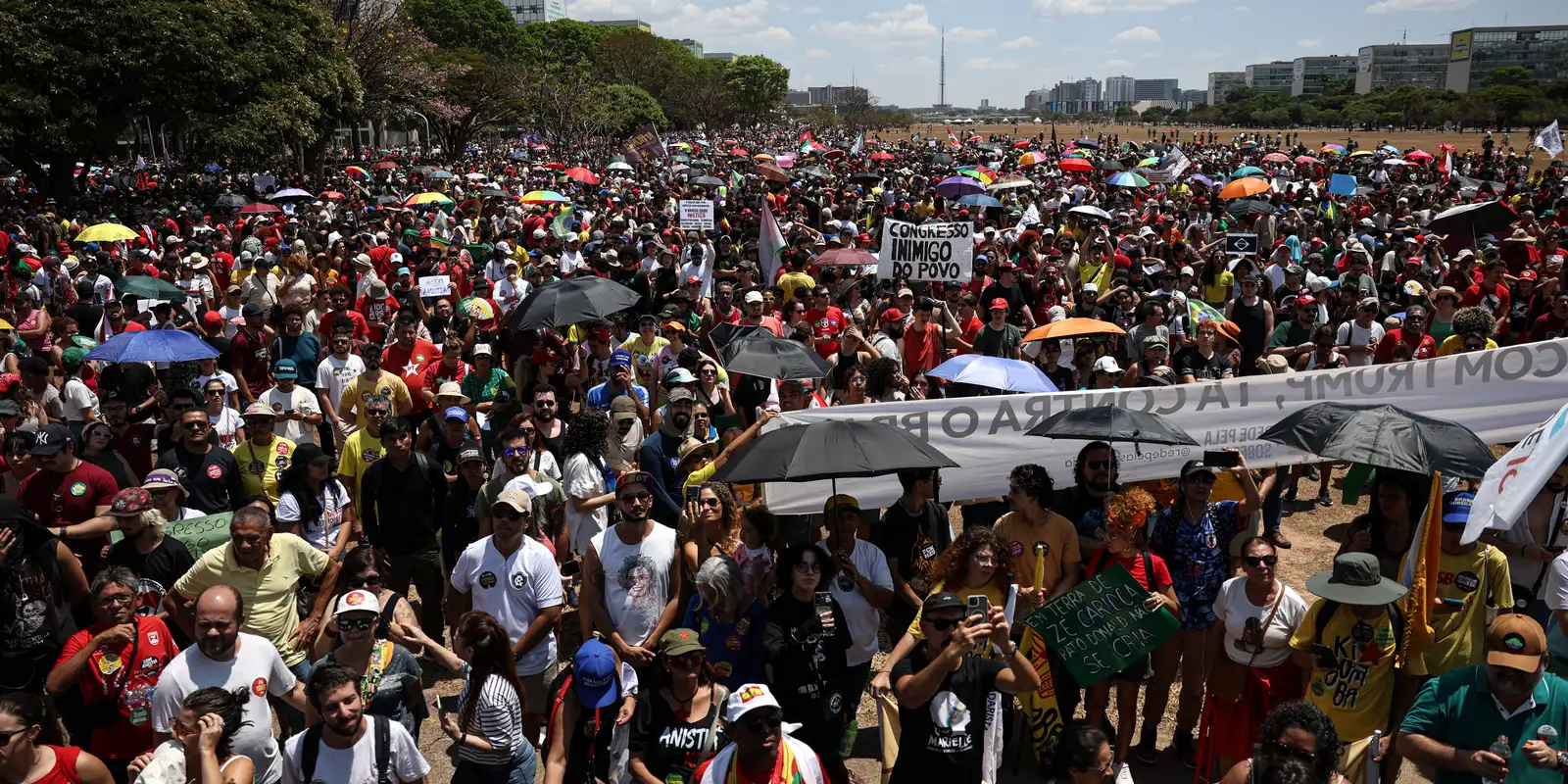 Manifestantes tomam Brasília contra anistia a golpistas e PEC da Blindagem
