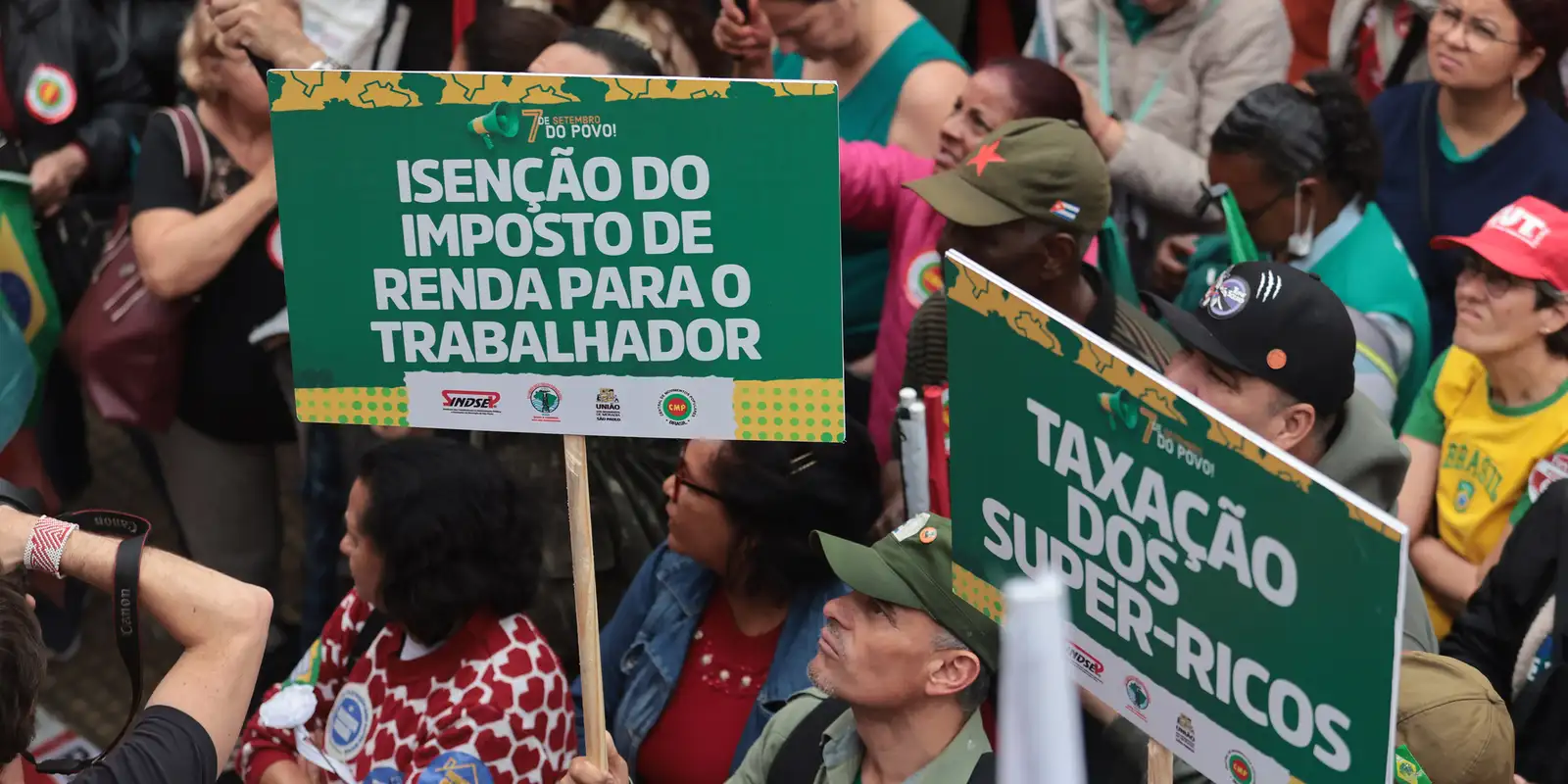 Milhares protestam em SP por soberania, justiça social e contra anistia a golpistas