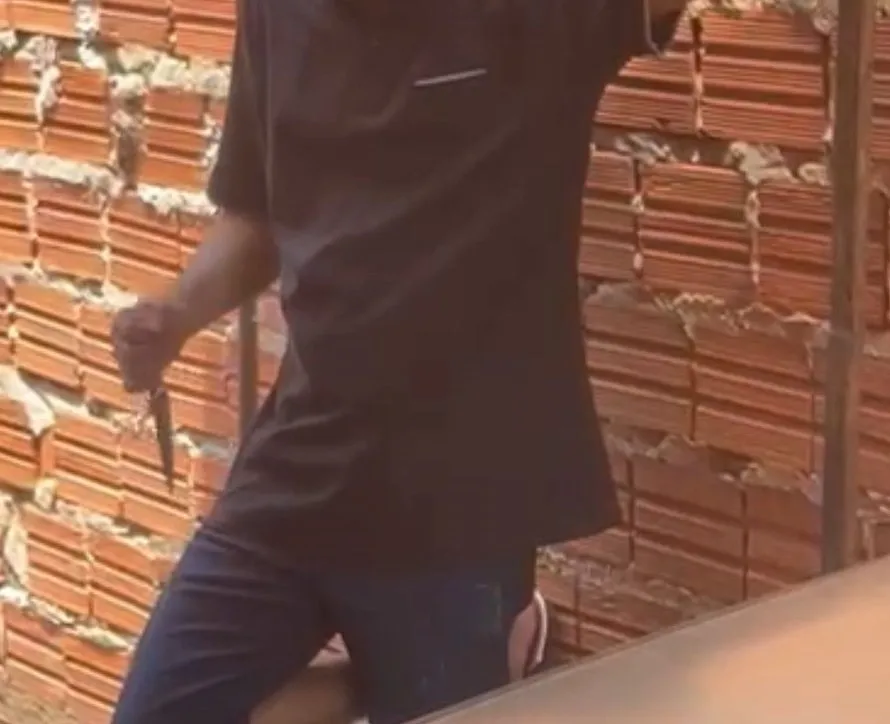 Tensão em Luzilândia: Jovem com Surto Psicótico Mantém Pais Reféns em Residência