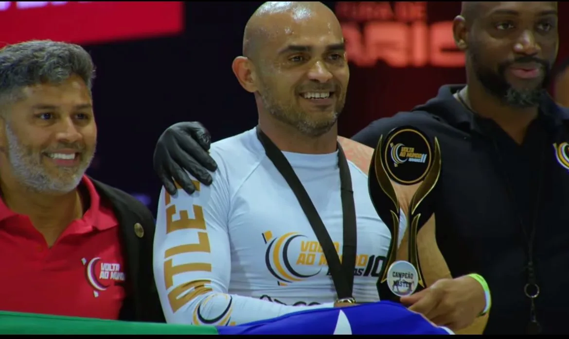 Triunfo no Esporte: Atletas Brilham no Handebol, Wrestling e Capoeira