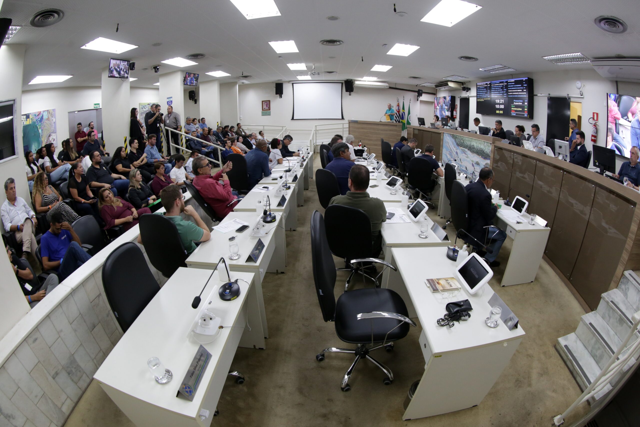 Câmara de Piracicaba aprova loteria municipal e vale-alimentação