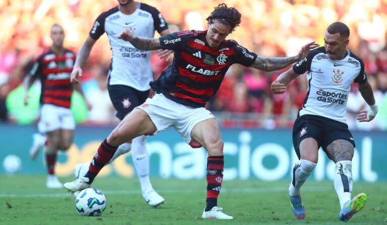 Corinthians enfrenta Flamengo pelo Brasileirão neste domingo