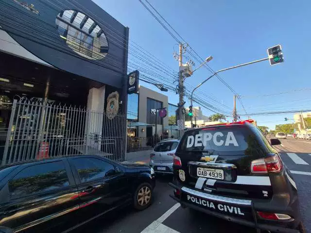 Zelador invade apartamento, acaricia adolescente e é preso em Campo Grande