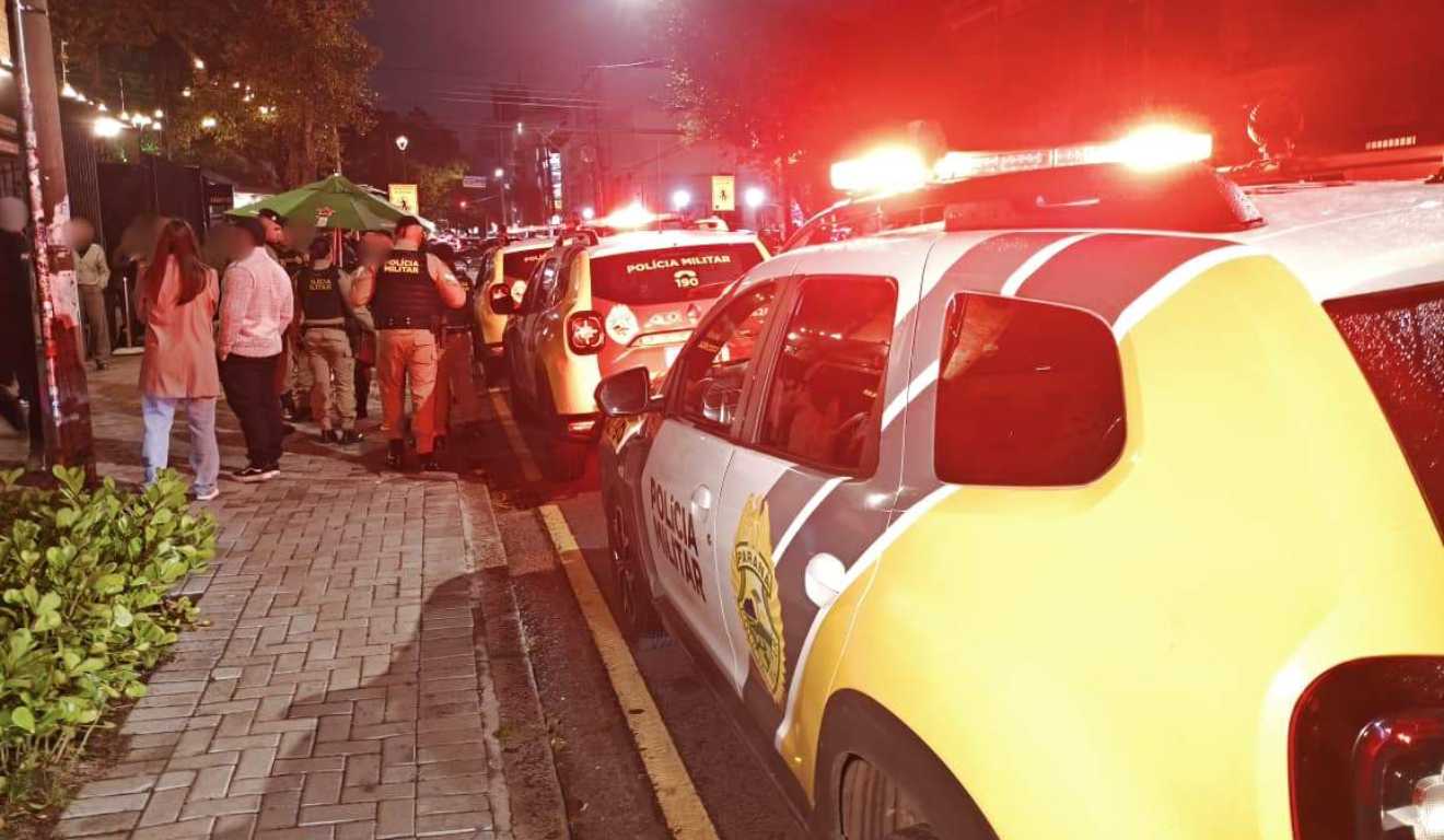 Policial civil atira em homem em bar de Curitiba