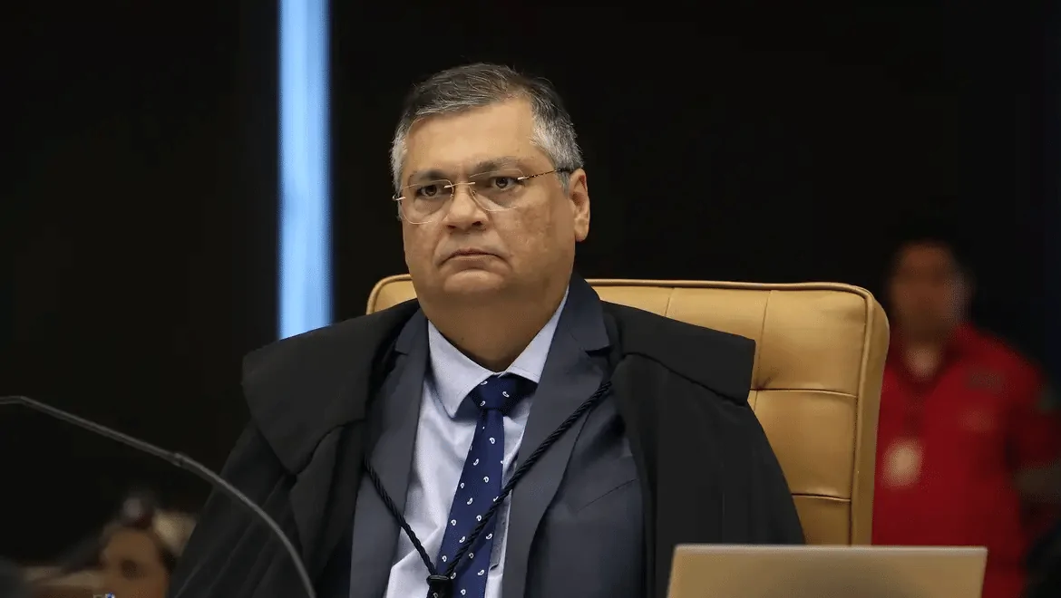 Após voto em julgamento de golpistas, Flávio Dino aciona PF contra ameaças online