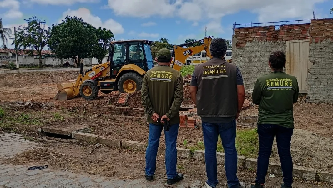 Semurb Demole Construção Irregular e Restaura Área Pública na Zona Norte de Natal