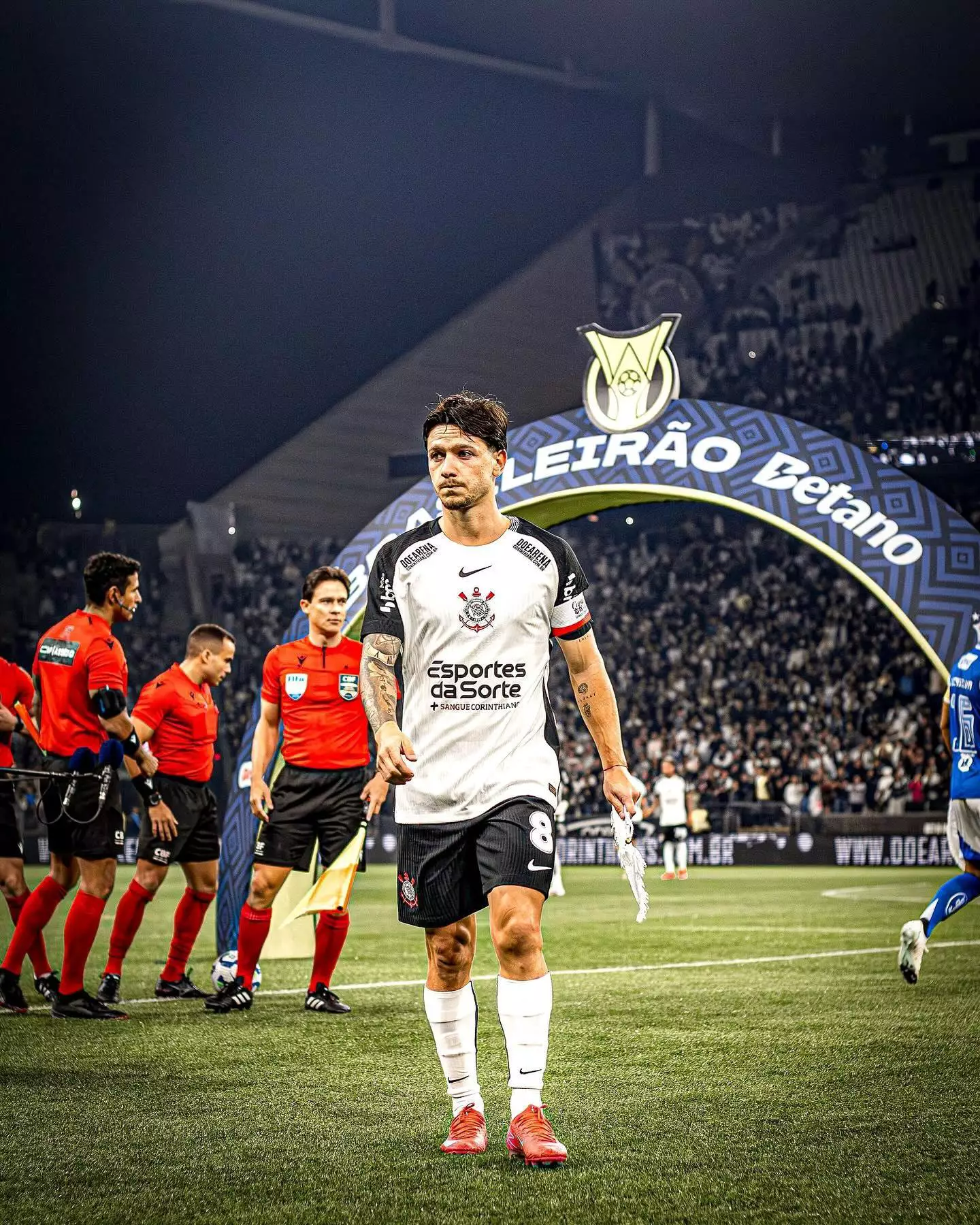 Corinthians em Alerta: Lesão de Garro Acende Sinal de Desespero no Meio-Campo