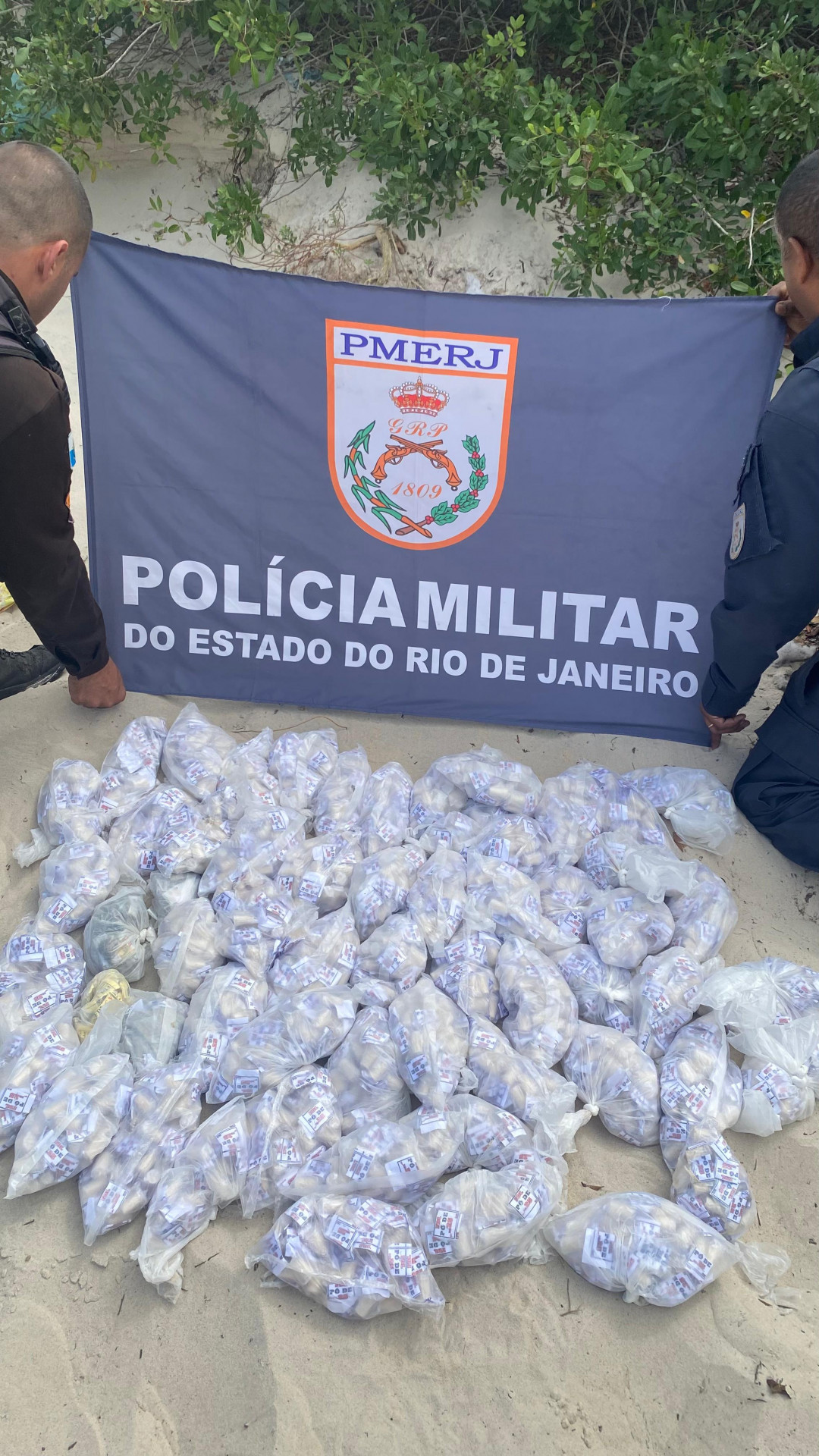Polícia Suffoca Tráfico em Cabo Frio com Apreensão Milionária de Drogas