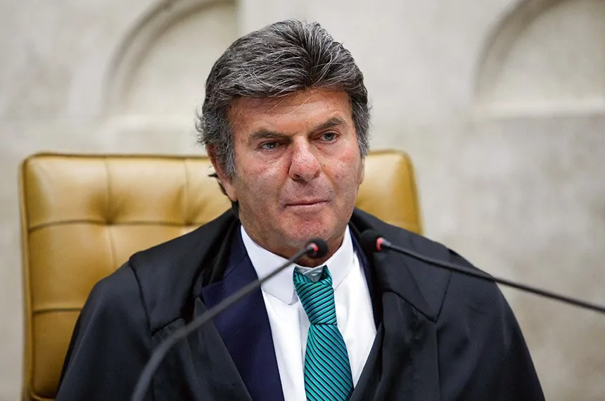 Tensão no STF: Fux Repreende Dino por Interrupção em Voto de Moraes no Julgamento do Golpe