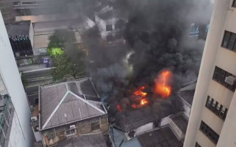Incêndio em lojas comerciais no centro de Goiânia