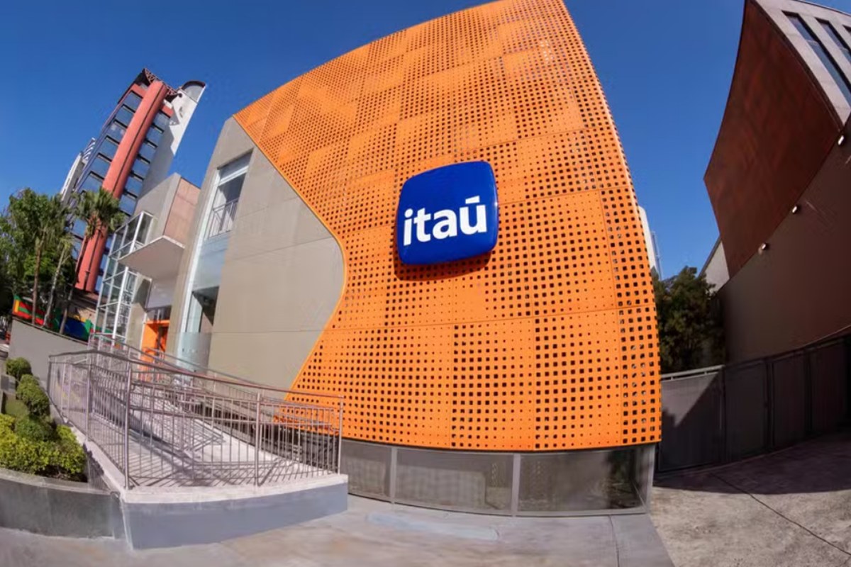 Sindicato dos bancários processa Itaú por demissões em massa