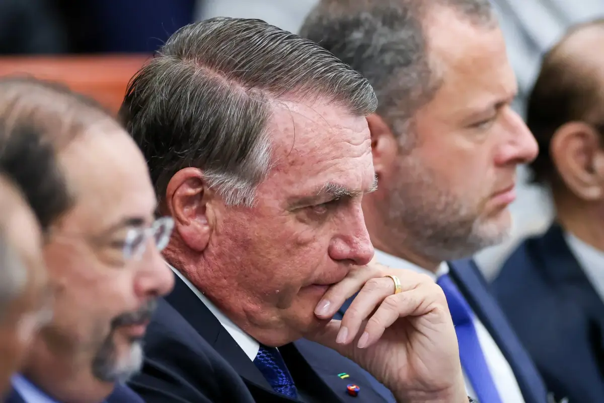 Datafolha: Apoio à Prisão de Bolsonaro Divide o Brasil, Atingindo 50%