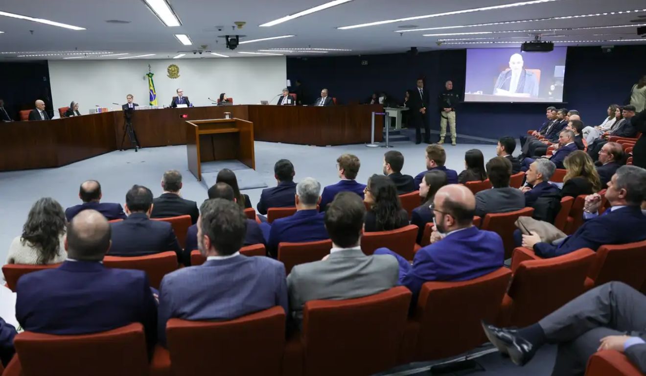 Julgamento de Bolsonaro no STF Entra em Momento Decisivo: Expectativa por Condenações Após Voto Surpreendente de Fux