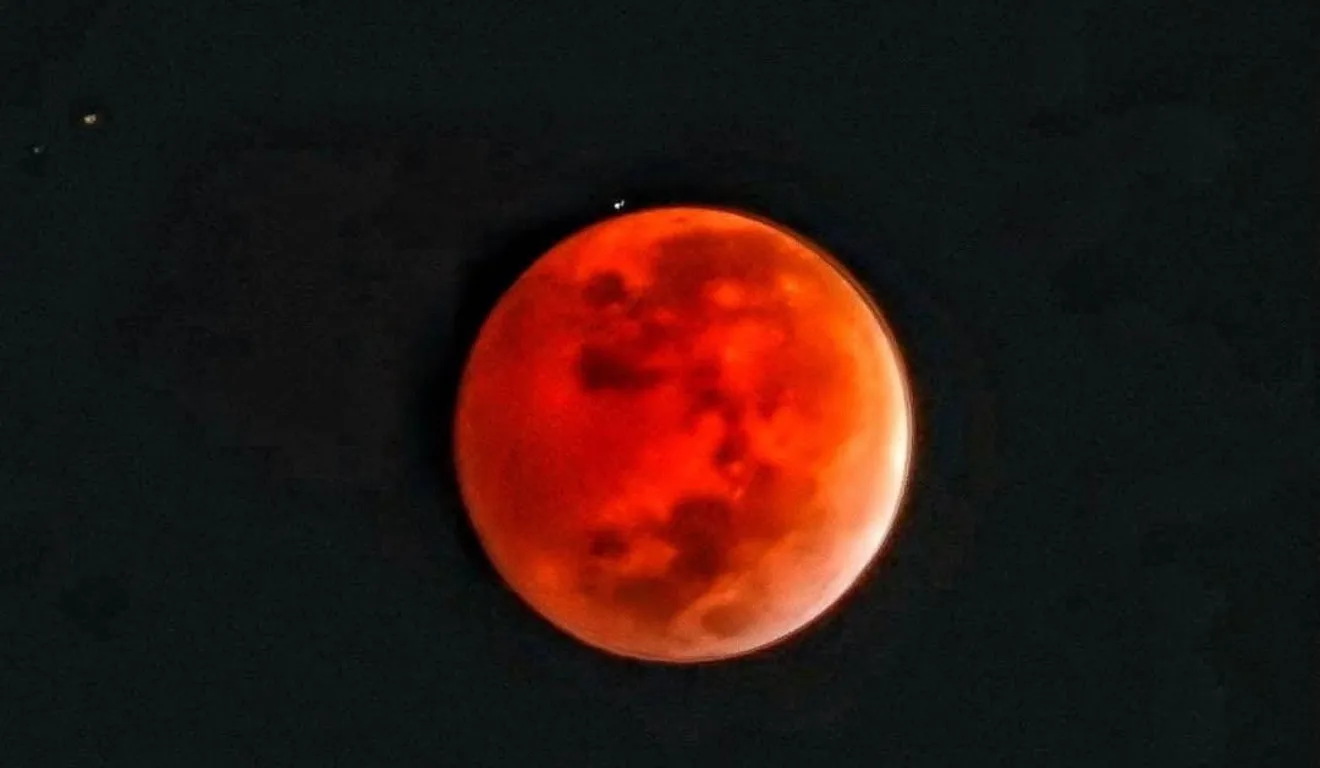 Lua de Sangue Fascina: Eclipse Lunar Total Ilumina os Céus (Virtualmente)