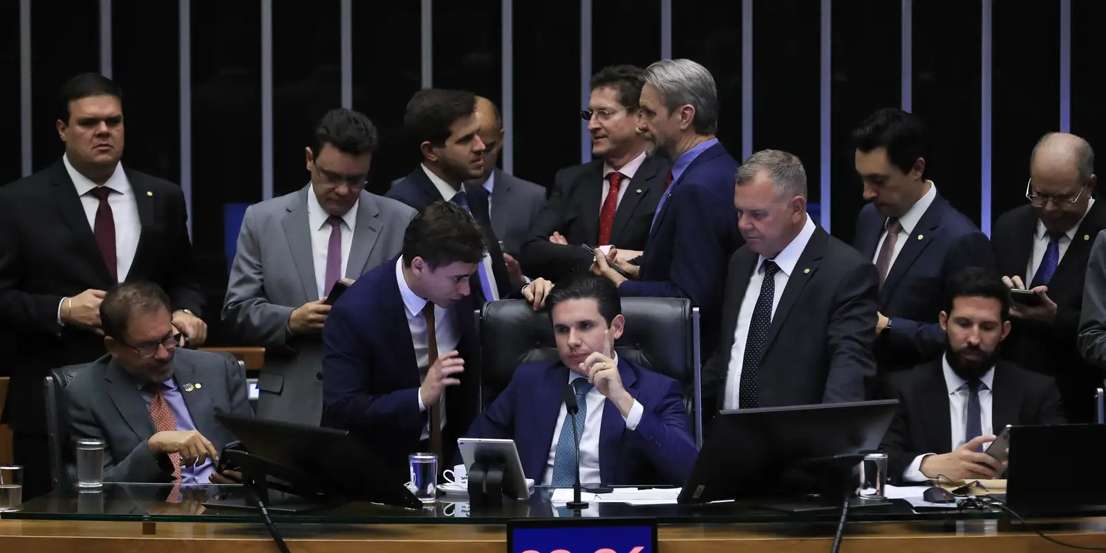 Câmara aprova PEC da Blindagem e blinda parlamentares contra processos criminais