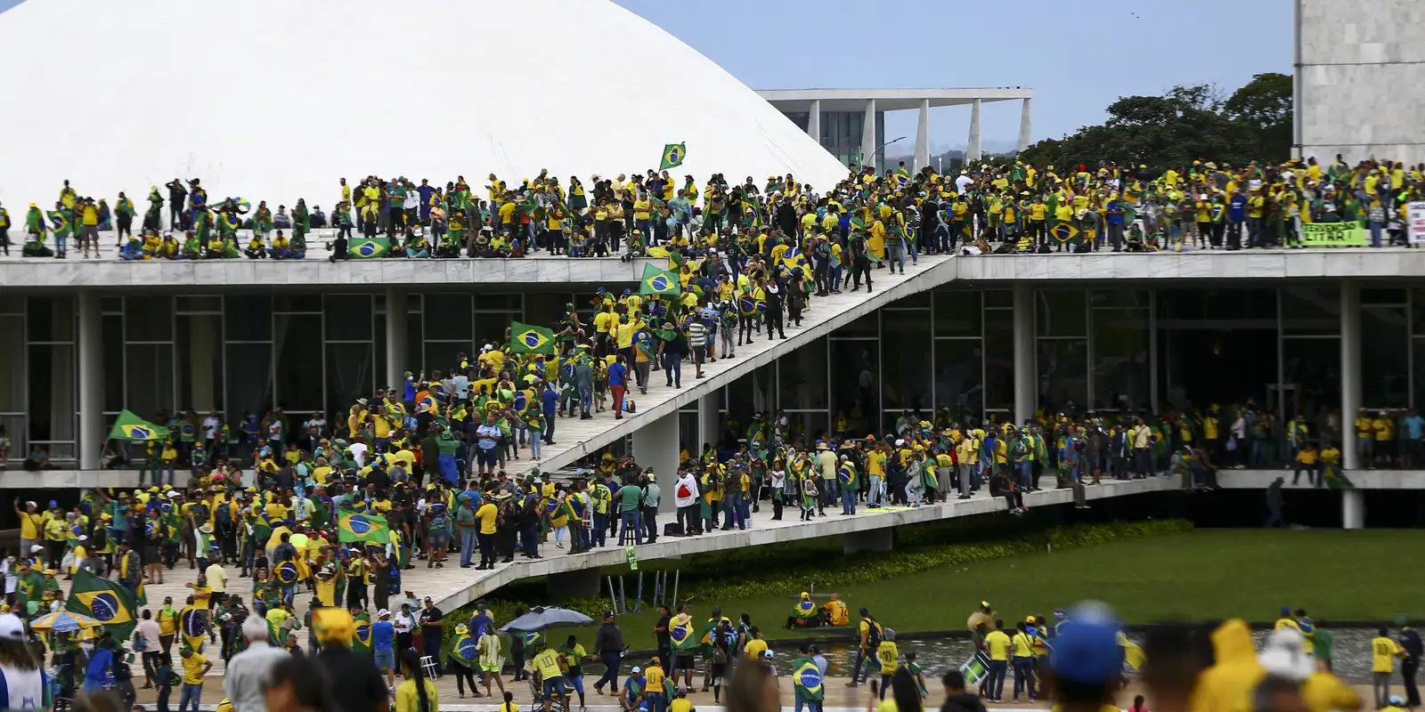 Câmara Avalia Anistia a Envolvidos no 8 de Janeiro: Tensão Aumenta em Brasília