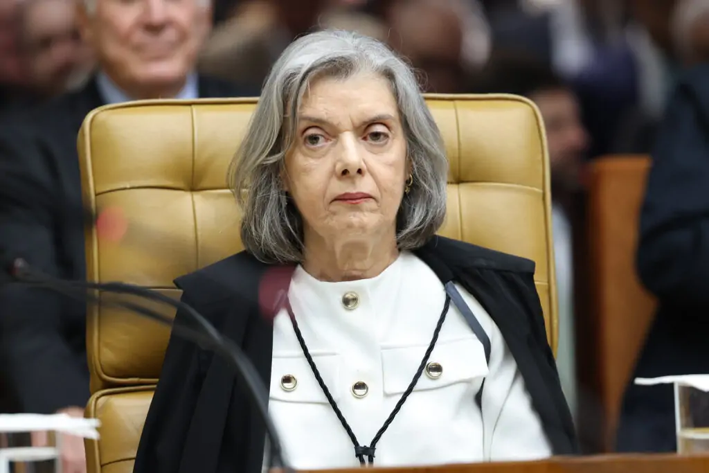 STF Retoma Julgamento de Bolsonaro por Trama Golpista: Cármen Lúcia Decisiva