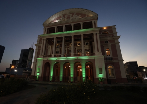 Teatro Amazonas se Ilumina em Defesa da Inclusão da Pessoa com Deficiência