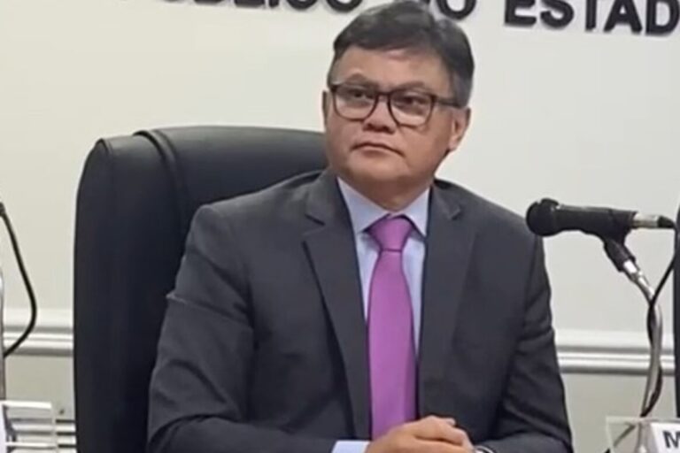 A tensão na rotina de um promotor ameaçado de morte