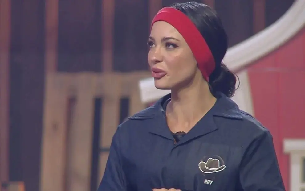 Rayane Figliuzzi Assume o Comando! Influenciadora Conquista o Chapéu de Fazendeira na Estreia de ‘A Fazenda 17’