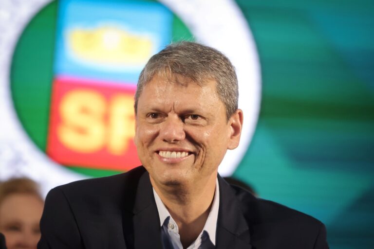 Demissão de funcionário gera polêmica na gestão Tarcísio