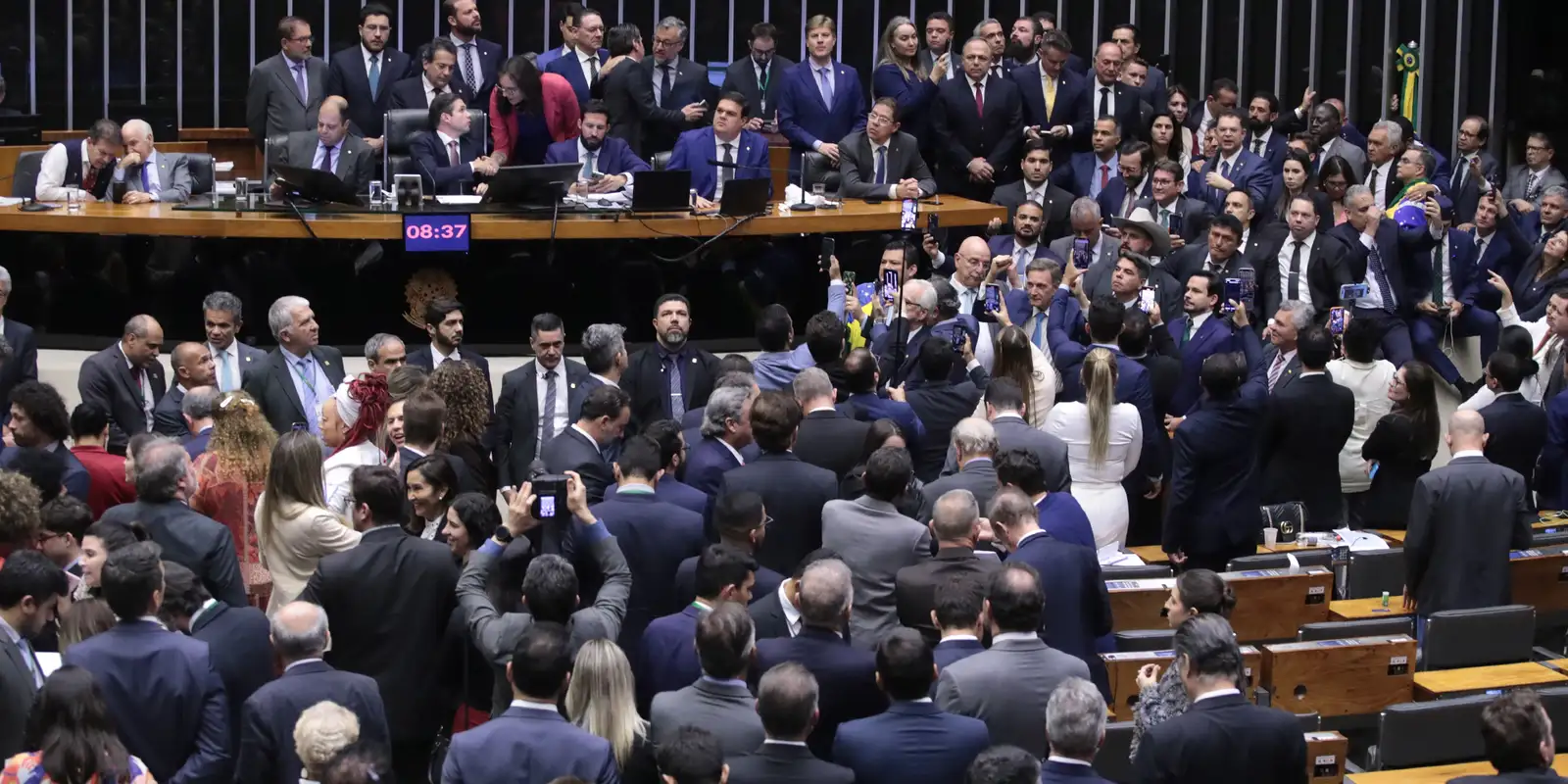 Câmara Acelera Votação de Anistia a Envolvidos nos Atos de 8 de Janeiro