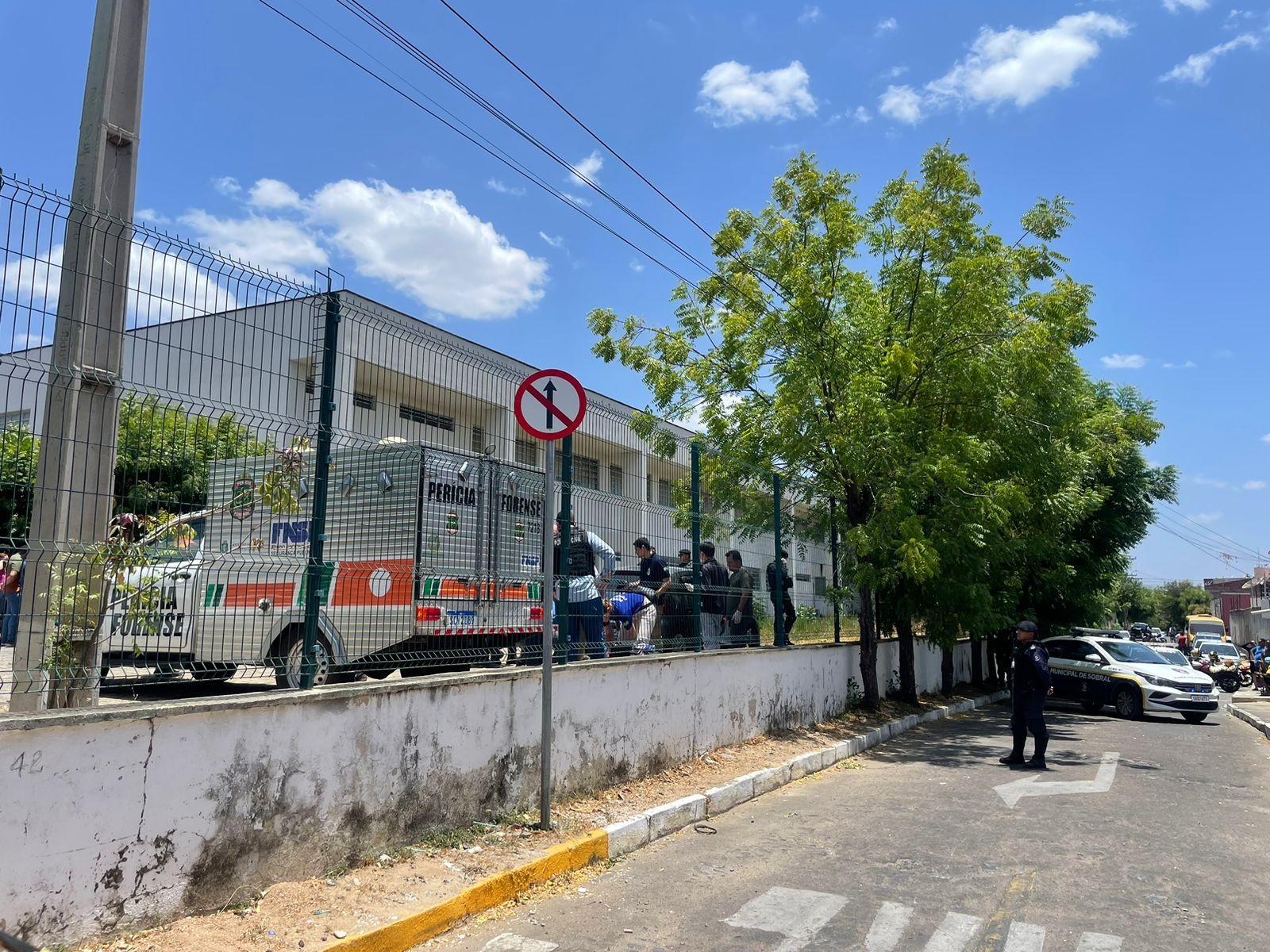 Dois alunos mortos em ataque a escola no Ceará