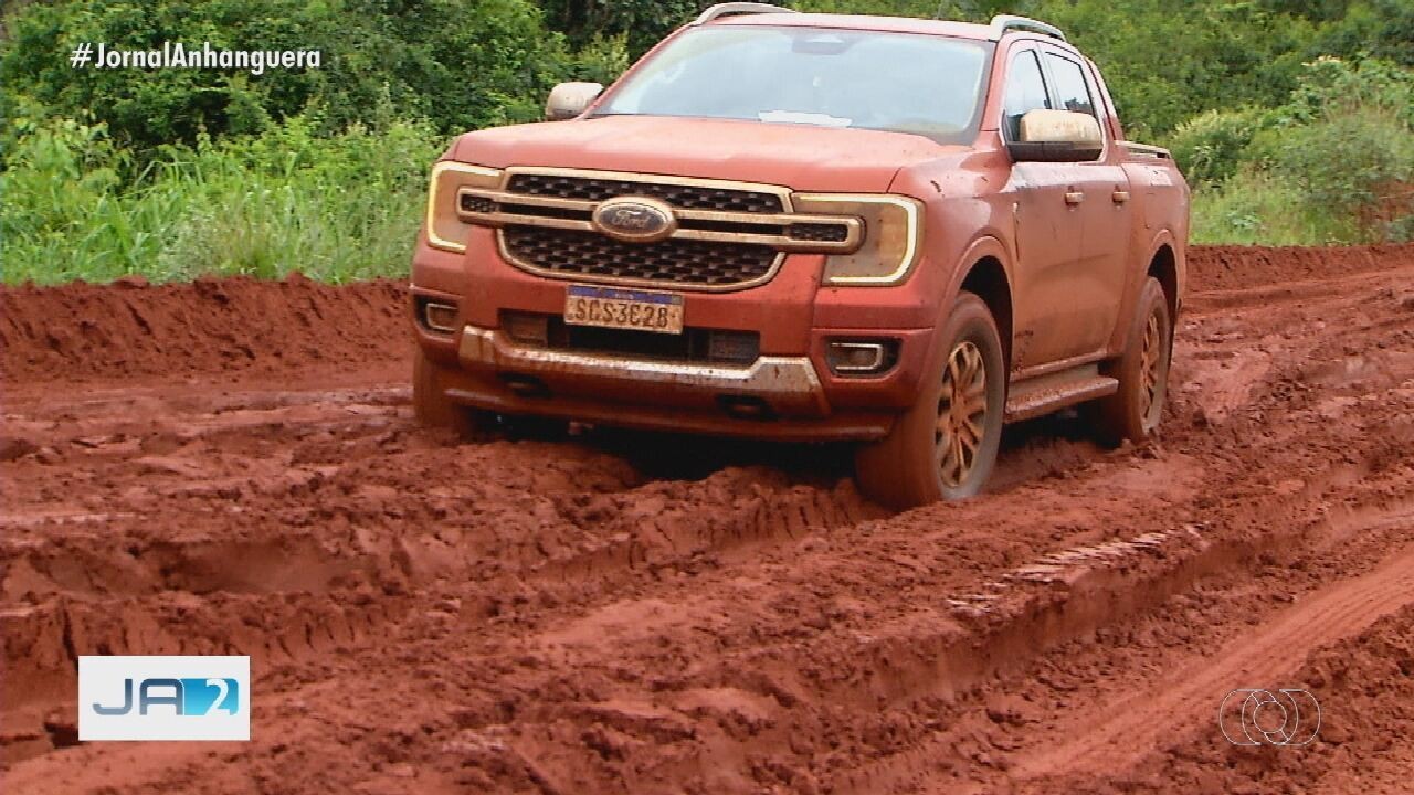 Moraes mantém suspensão de lei que trata da taxa do agro, mas libera obras