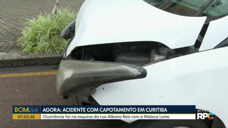 Mulher foge do companheiro, fura sinal e atinge outro veículo no PR