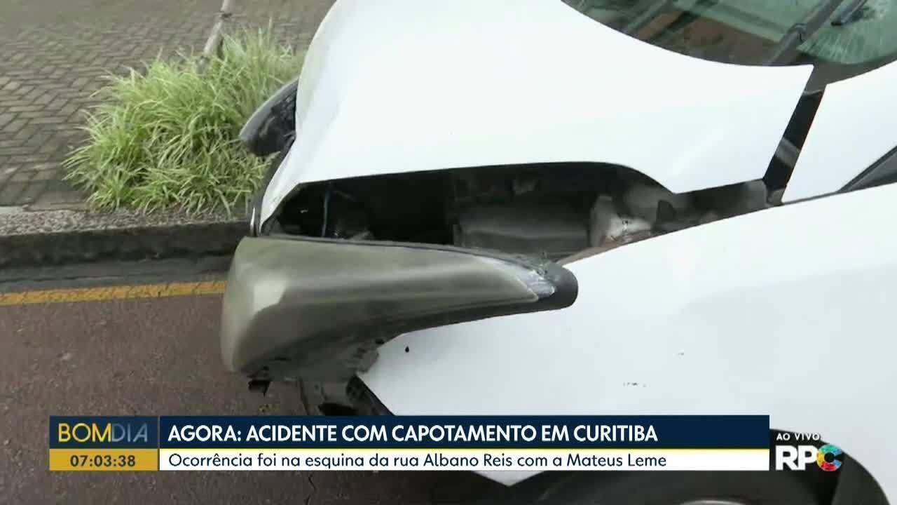 Mulher foge do companheiro, fura sinal e atinge outro veículo no PR
