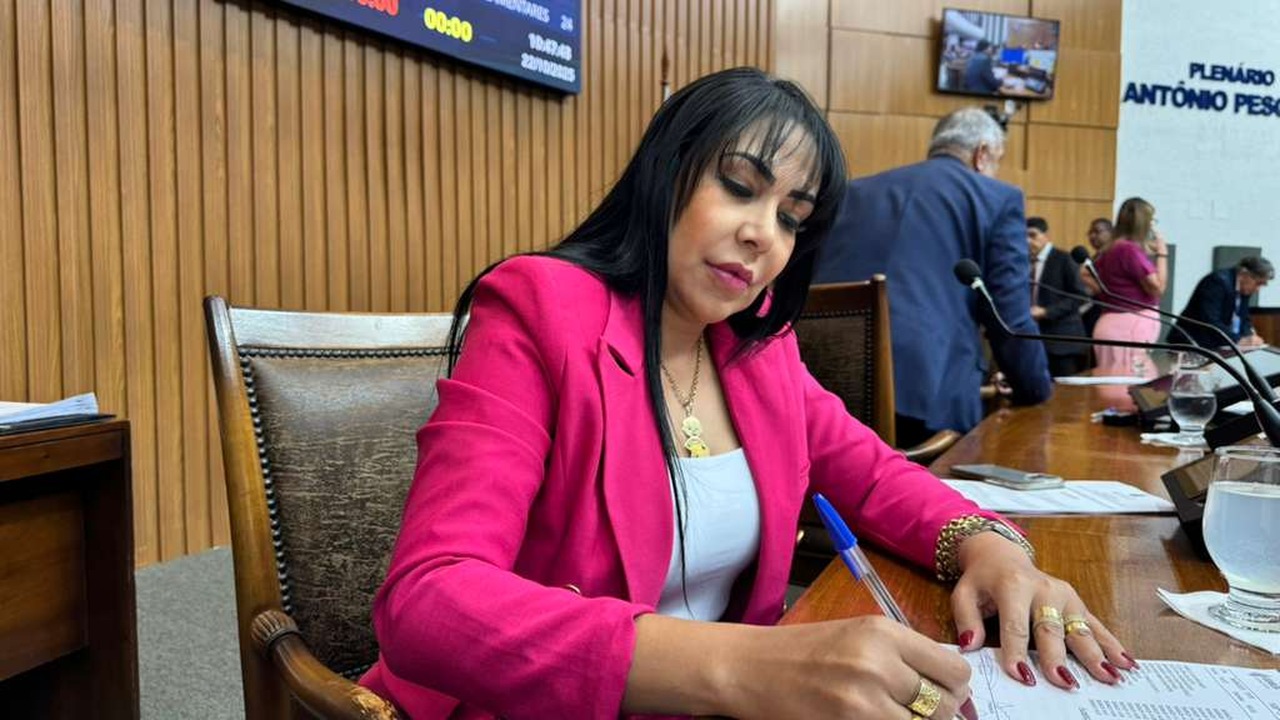 Saúde no Tocantins: Deputada Janad Valcari articula expansão de serviços com aprovação de requerimentos