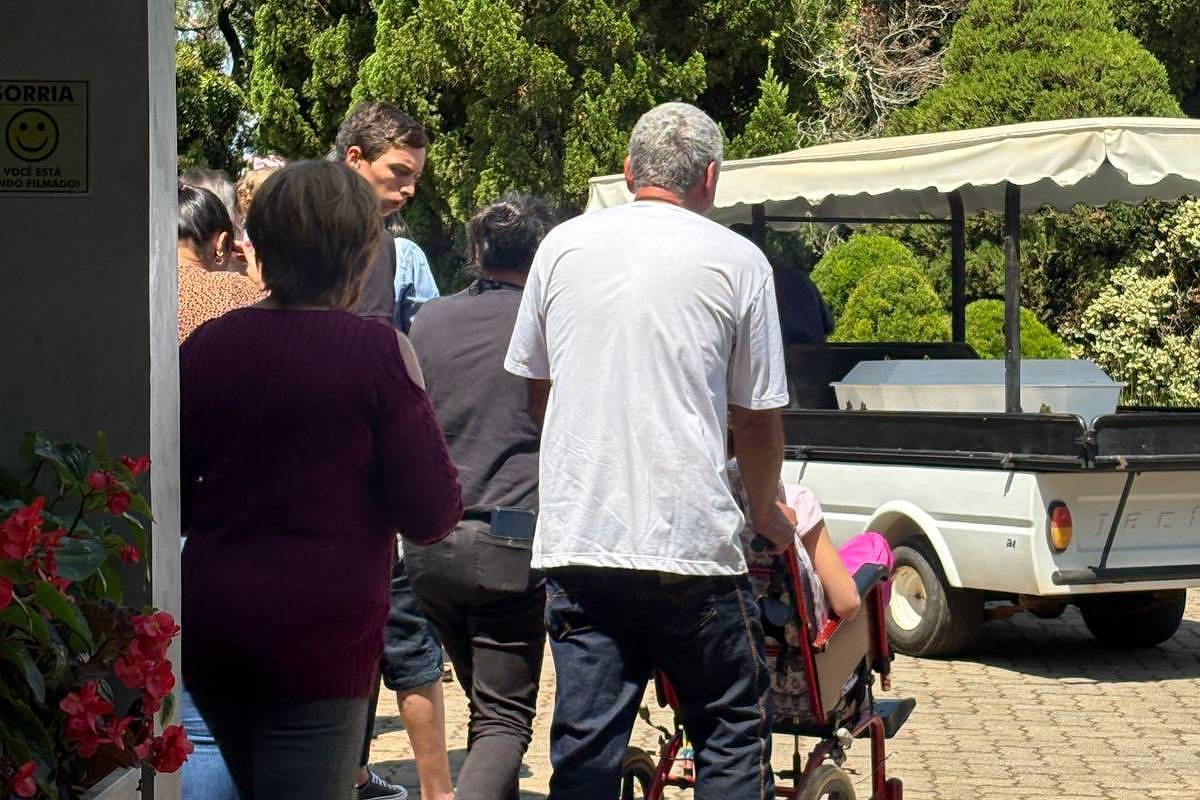 Menina encontrada enterrada no quintal adorava karaokê e dancinhas
