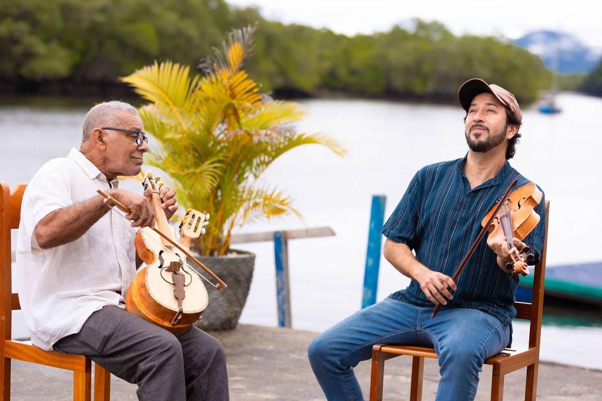 Álbum ‘Entre Arcos’ celebra encontro do mestre Zé Pereira com Felipe Gomide