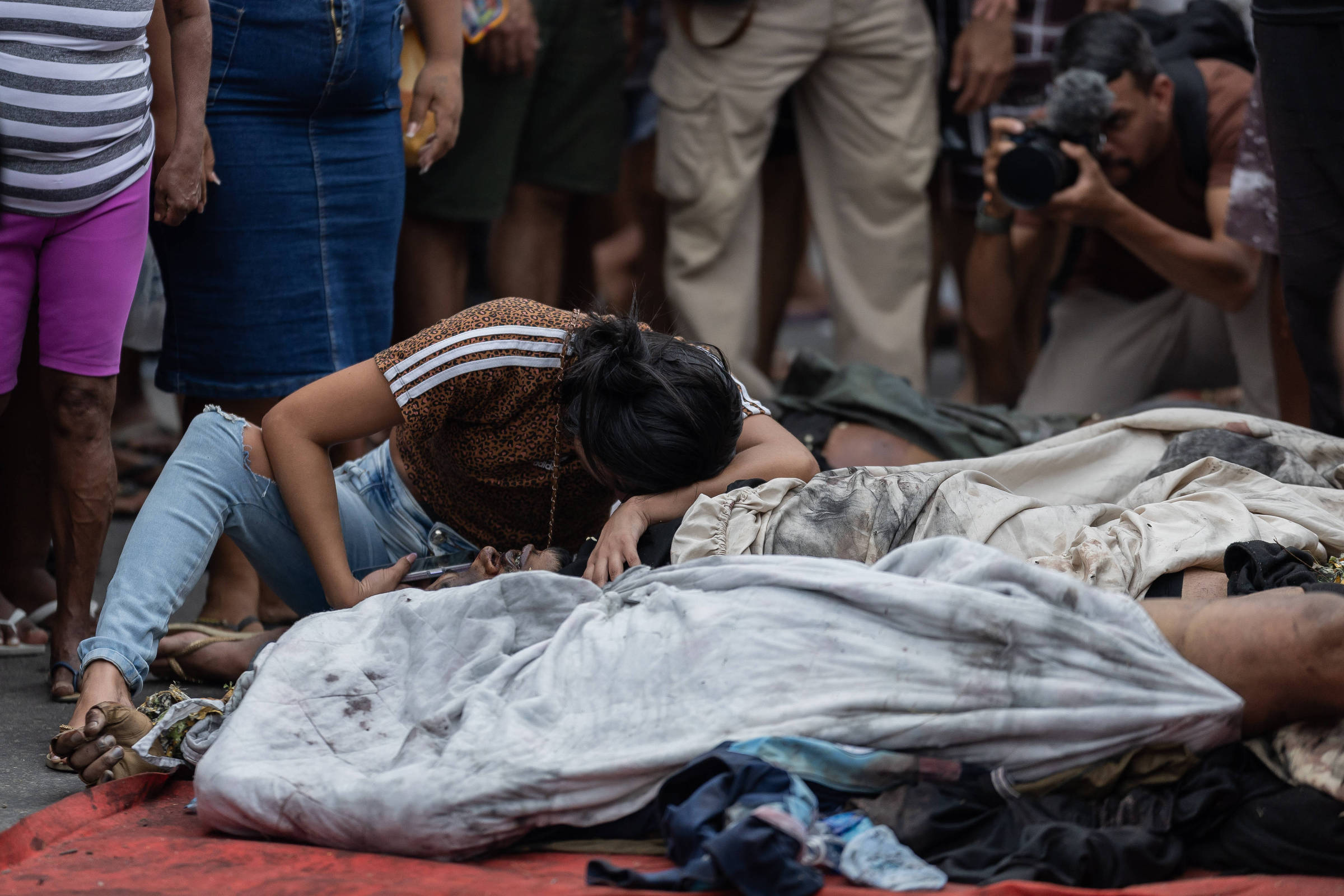 Dificuldades de famílias de outros estados para reconhecimento de mortos no RJ