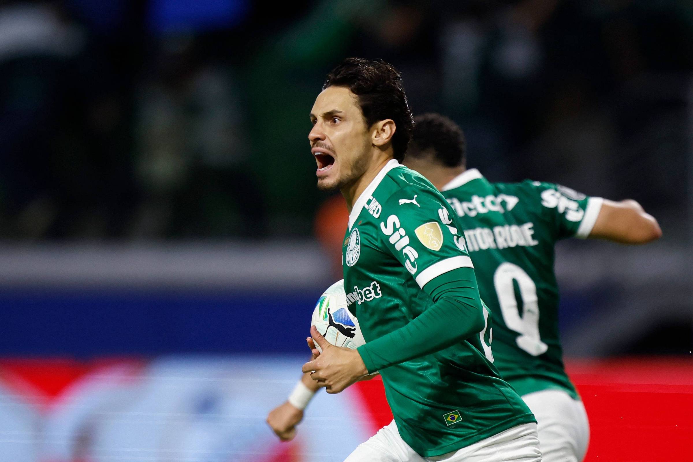 Palmeiras goleia LDU e avança à final da Libertadores