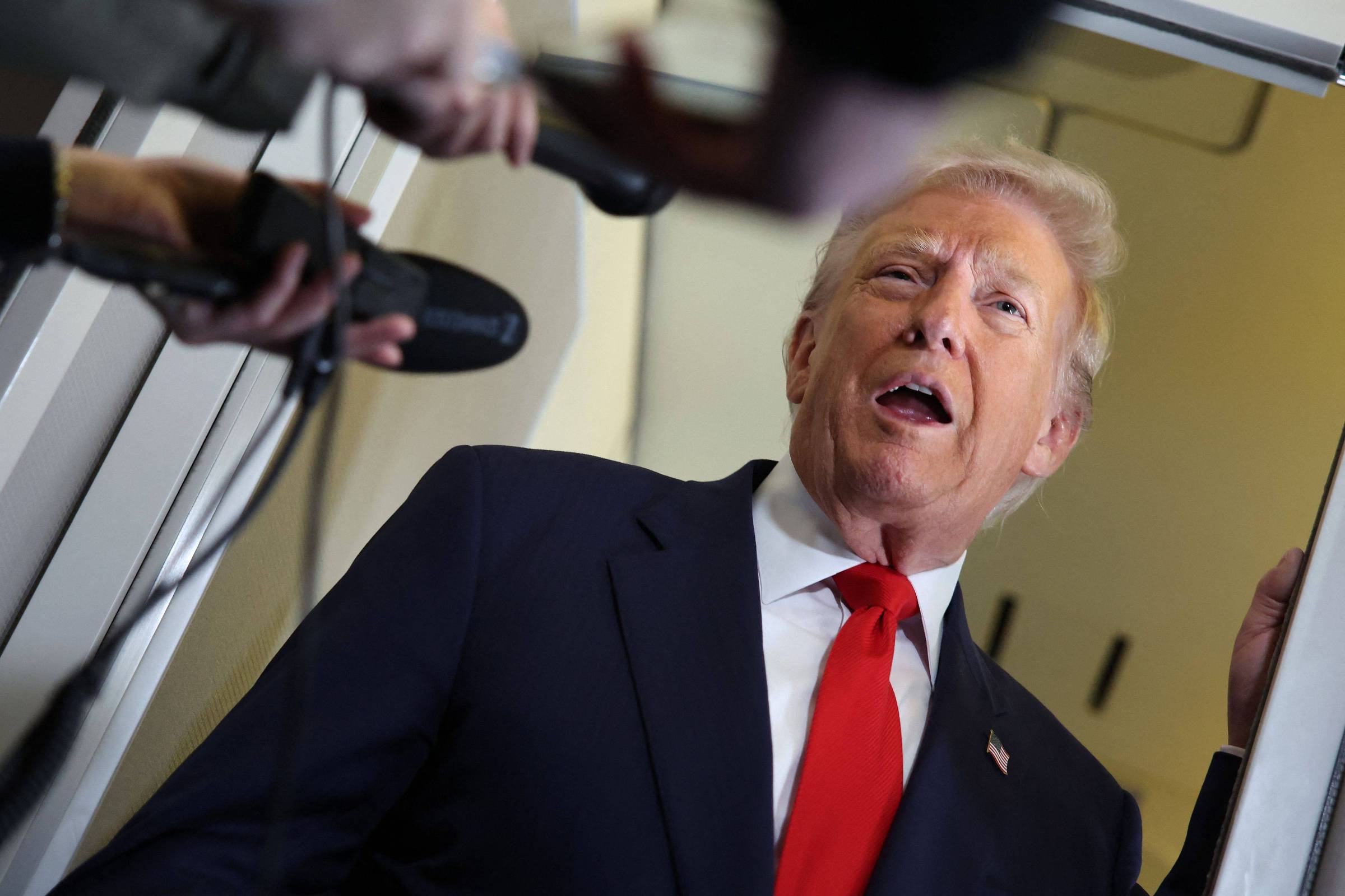 Trump descarta ataques na Venezuela após pressão sobre Maduro