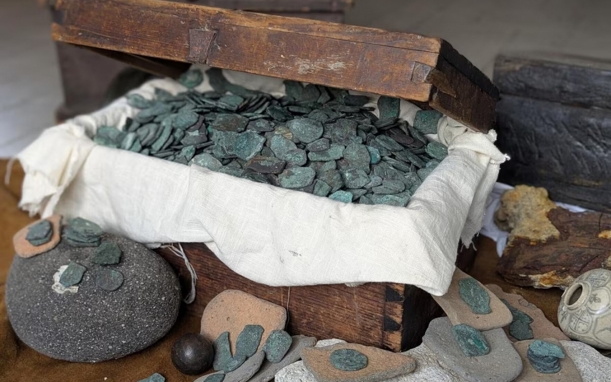 Tesouro Submerso: Mergulhadores Desenterram Moedas Espanholas do Século XVIII Avaliadas em US$ 1 Milhão na Flórida