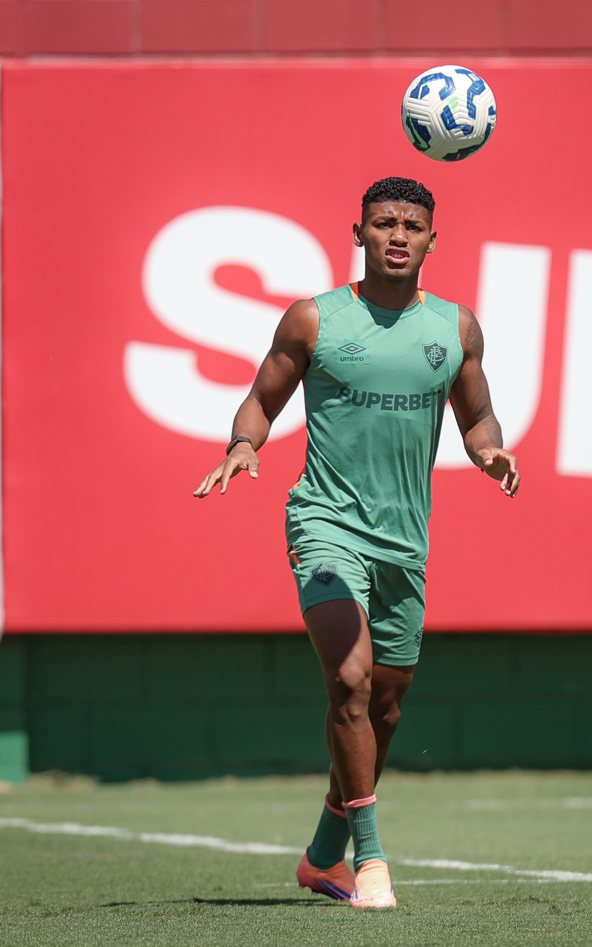 Hércules: De Contratação Questionada a Ídolo Tricolor e Recordista em 2025