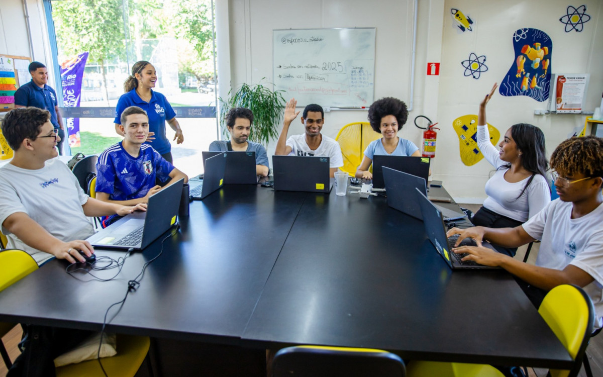 Jovens Cariocas: 3,5 Mil Vagas Gratuitas em Cursos de Tecnologia Aguardam por Você!