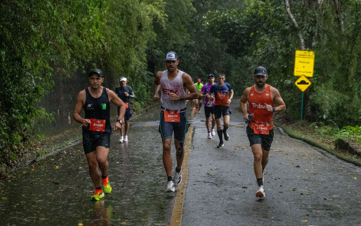 Chuva e Superação: Meia Maratona do Cristo Desafia e Encanta Corredores de Todo o Mundo