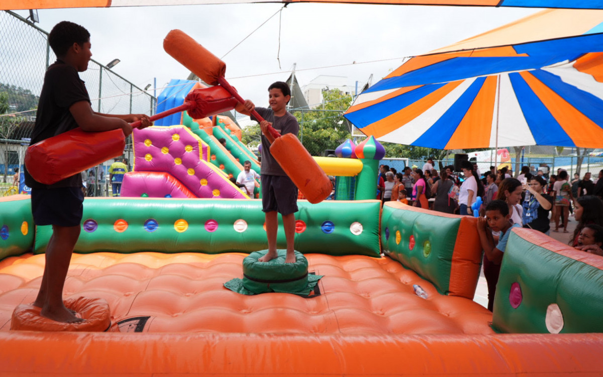 Caravana de Arte e Lazer leva alegria e diversão para crianças de São Gonçalo