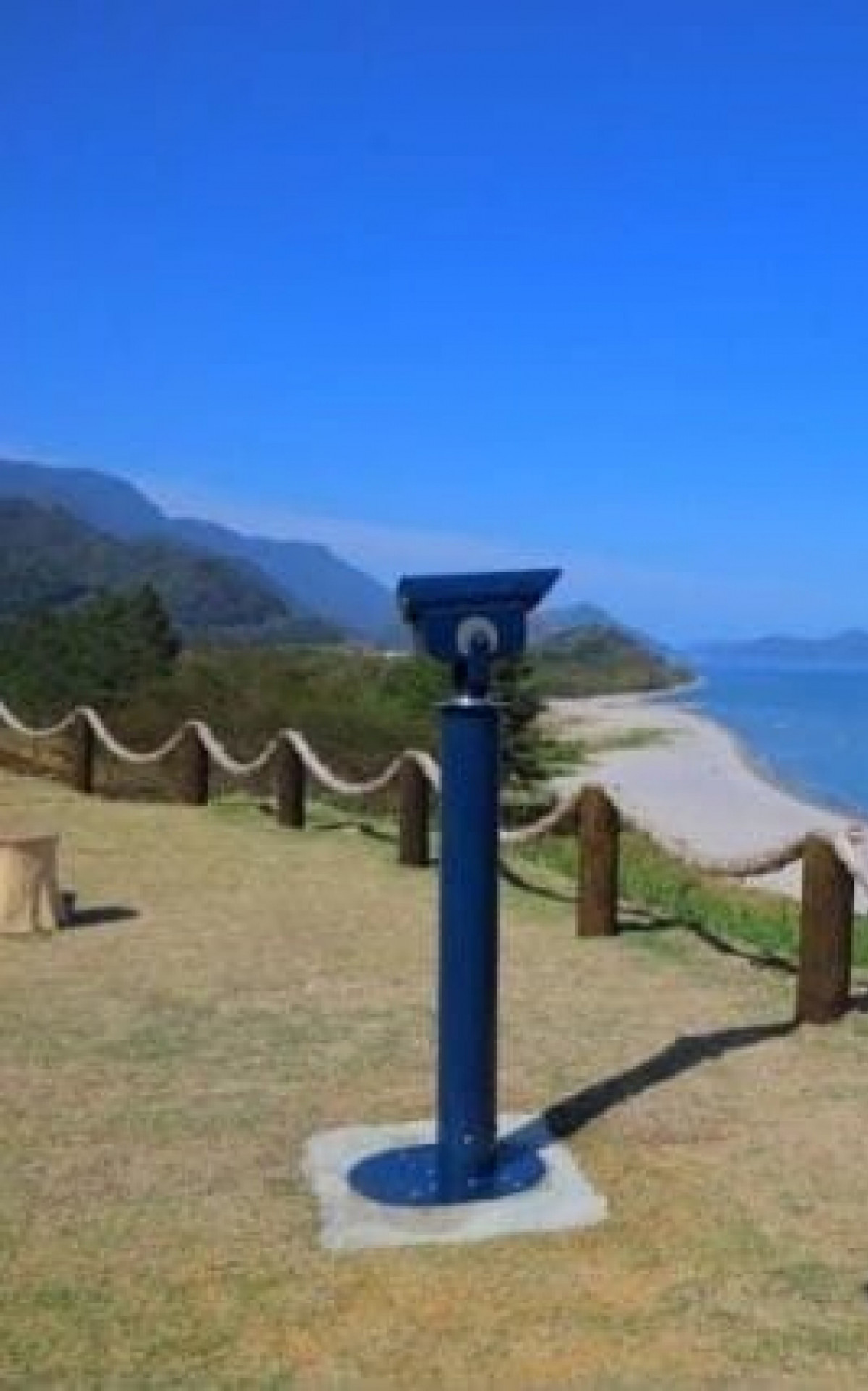 Mirante do Sahy Aprimora Experiência Turística com Binóculo para Observação de Botos-Cinza