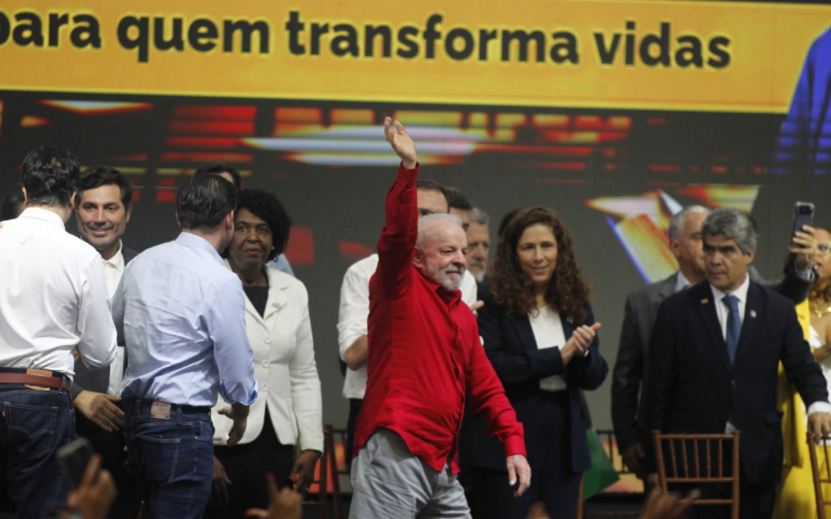 Lula Lança Programa ‘Mais Professores’ e Anuncia Benefícios para Educadores no Rio