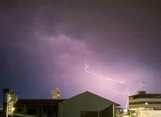 Tempestade Elétrica Assola Mato Grosso do Sul: Quase 23 Mil Raios em um Dia