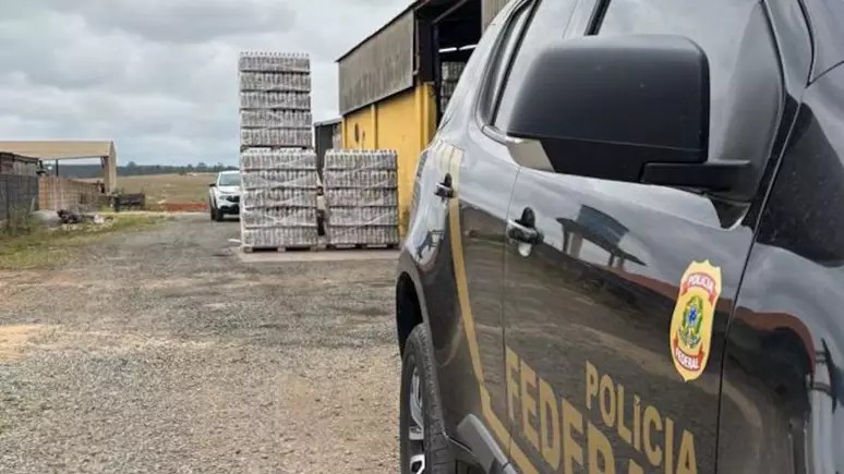 Operação Conjunta da PF e Ministério da Agricultura Mira Indústrias de Bebidas em SP por Suspeita de Metanol