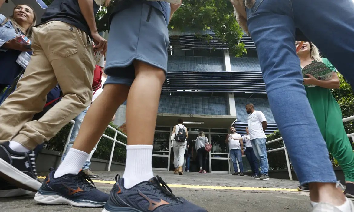 CNU 2025: Mais de 760 Mil Candidatos Enfrentam o ‘Enem dos Concursos’ Neste Domingo