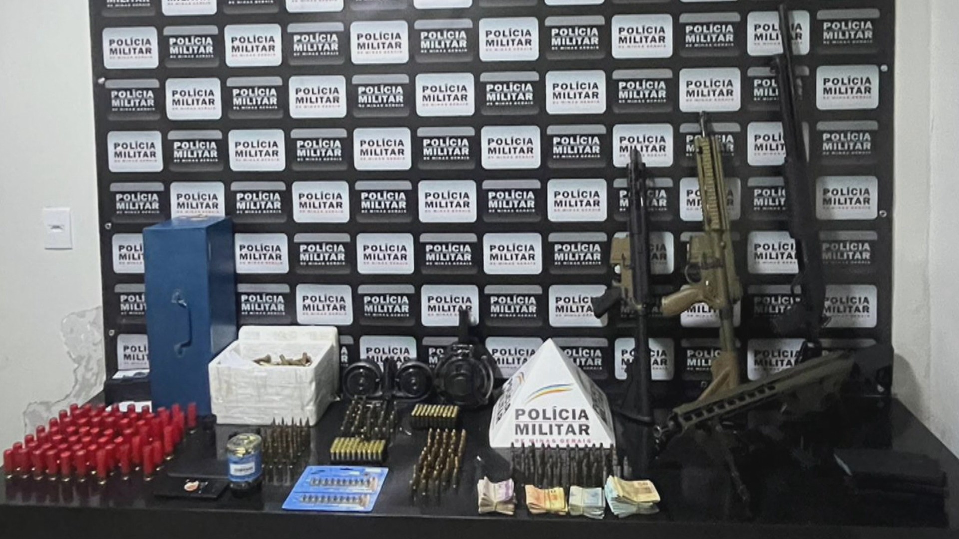 Idoso e homem são presos com arsenal pesado em Ponte Nova