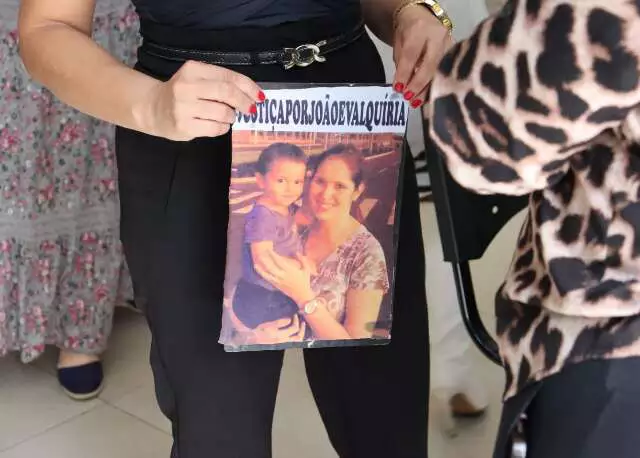 Mãe Persiste na Busca por Justiça Após Falhas na Investigação da Morte da Filha e Neto em Campo Grande